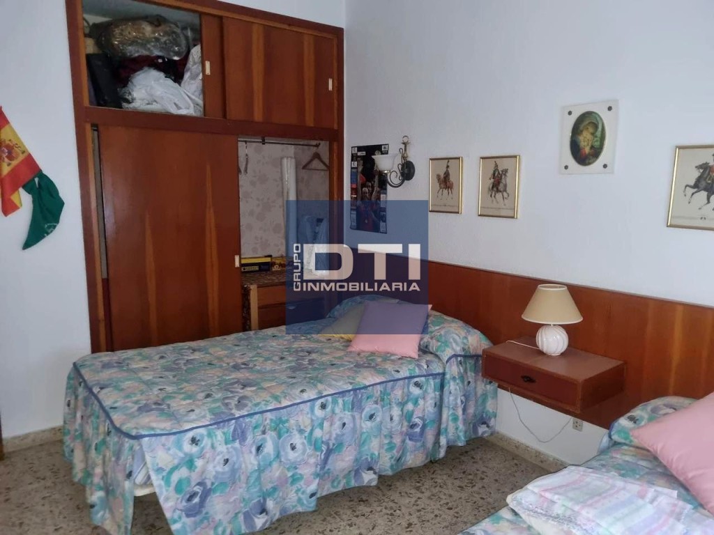 Parcela urbana excepcional con 3 casas, jardín y piscina a 5 - foto 21