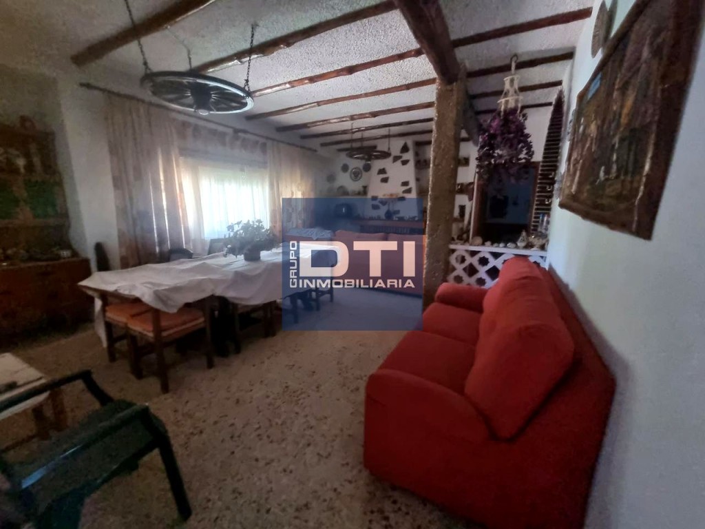 Parcela urbana excepcional con 3 casas, jardín y piscina a 5 - foto 12