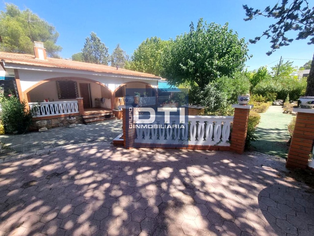 Parcela urbana excepcional con 3 casas, jardín y piscina a 5 - foto 6