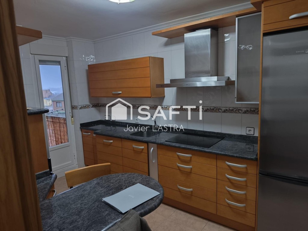 Piso de 3h  con cochera en Puente Castro