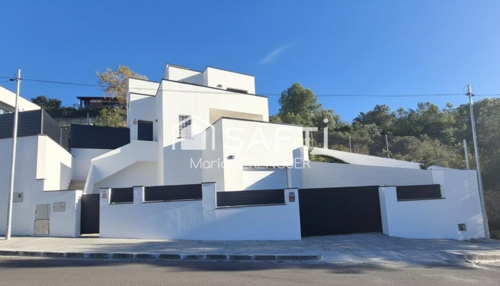 Vivienda de obra nueva con diseño moderno.