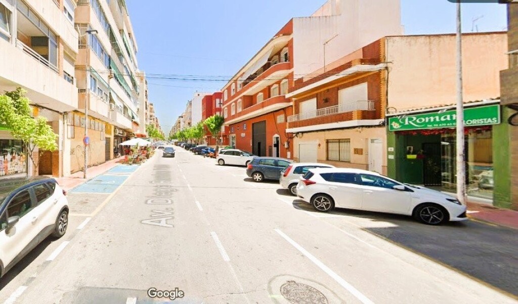 Foto local comercial en alquiler en torrevieja alicante
