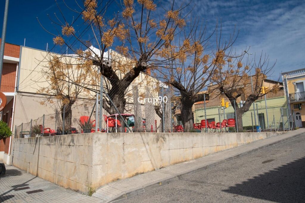 Foto excelente terreno urbano a tres calles