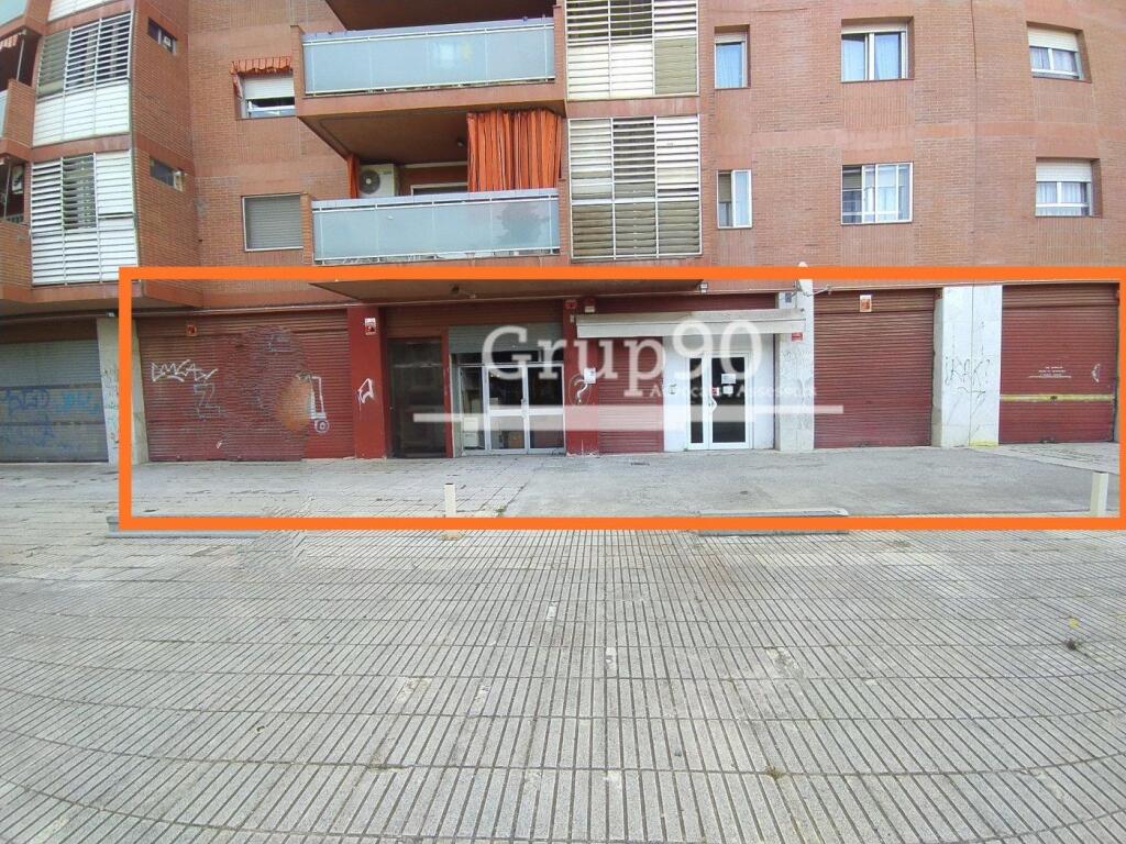 Foto local interior en la zona paseo de ronda de 67 m²