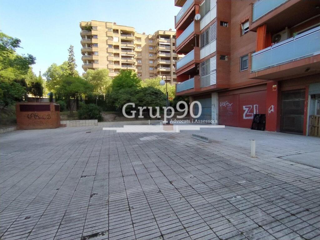 Foto local interior en la zona paseo de ronda de 131 m²