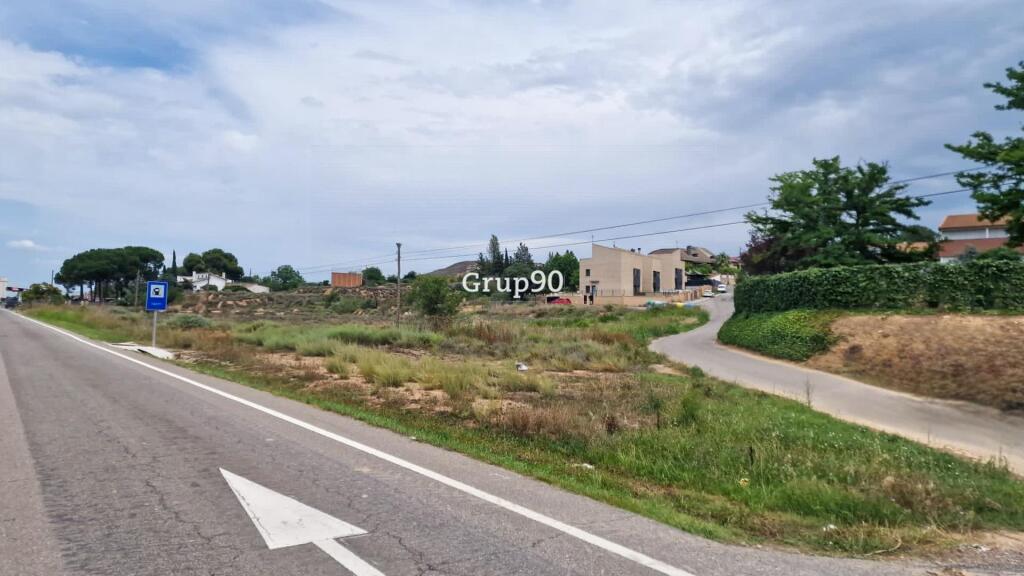 Foto ocasión solar a la entrada de alcoletge