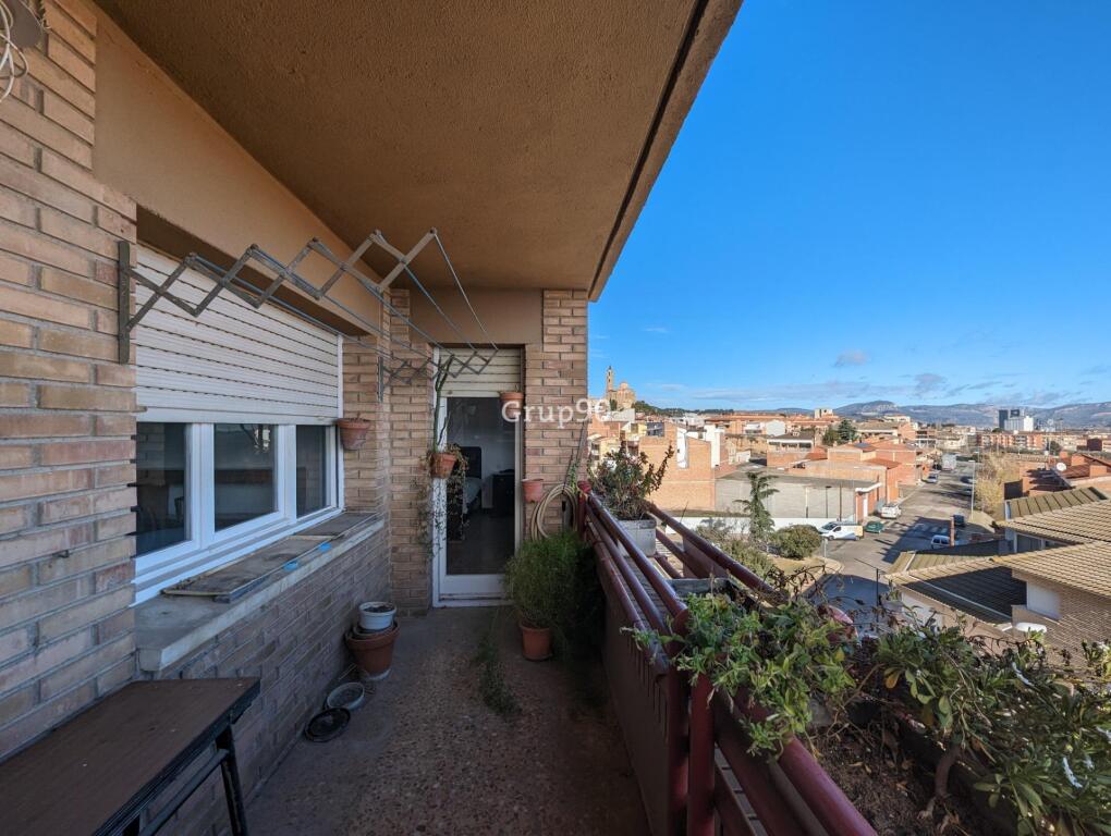 excelente piso de 4 habitaciones en almenar con plaza de parquing y trastero foto grande (2)