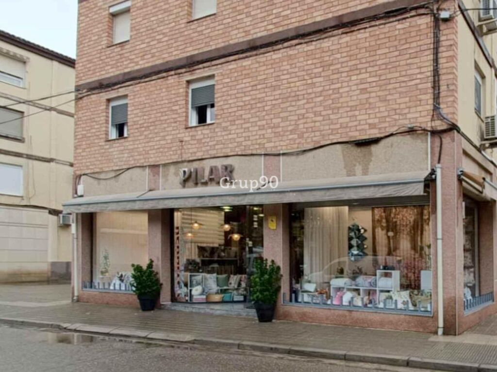 ¡gran oportunidad de inversión! se vende un amplio local comercial de 81m² en la bordeta. foto grande (2)