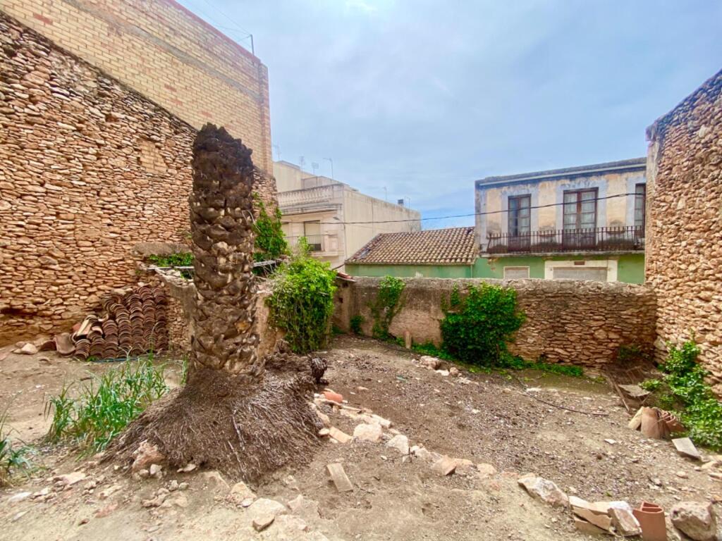 masia con gran patio en el centro del pueblo foto grande (2)