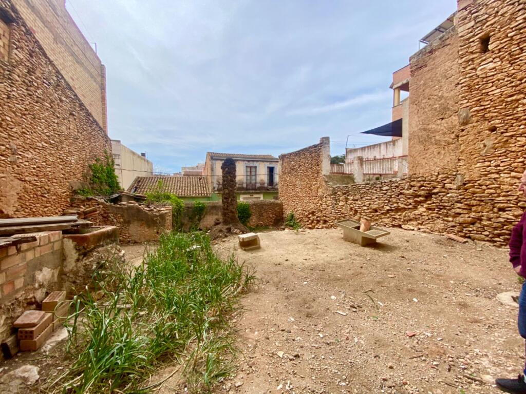 masia con gran patio en el centro del pueblo foto grande (3)