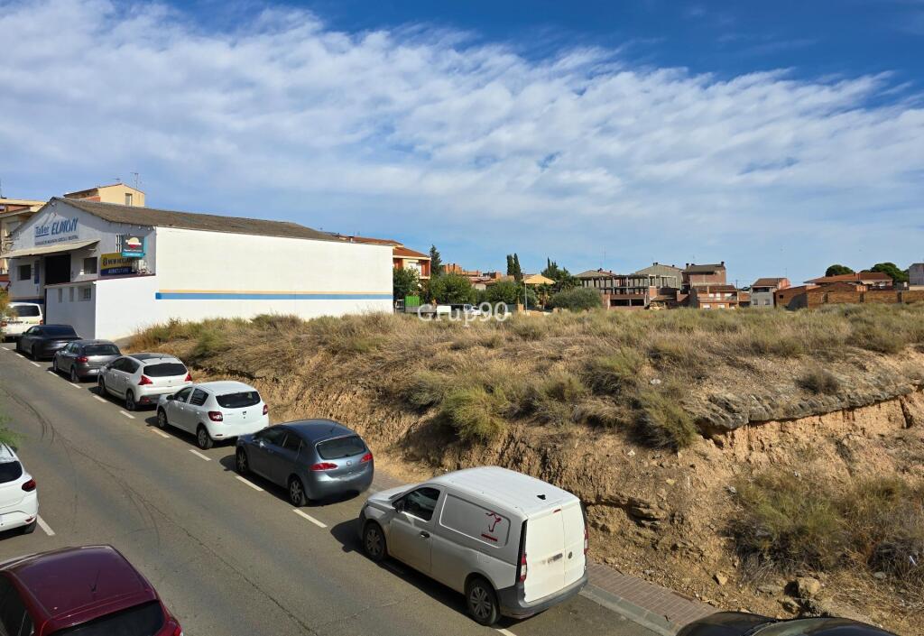 Foto solar en alcarras para edificar.
