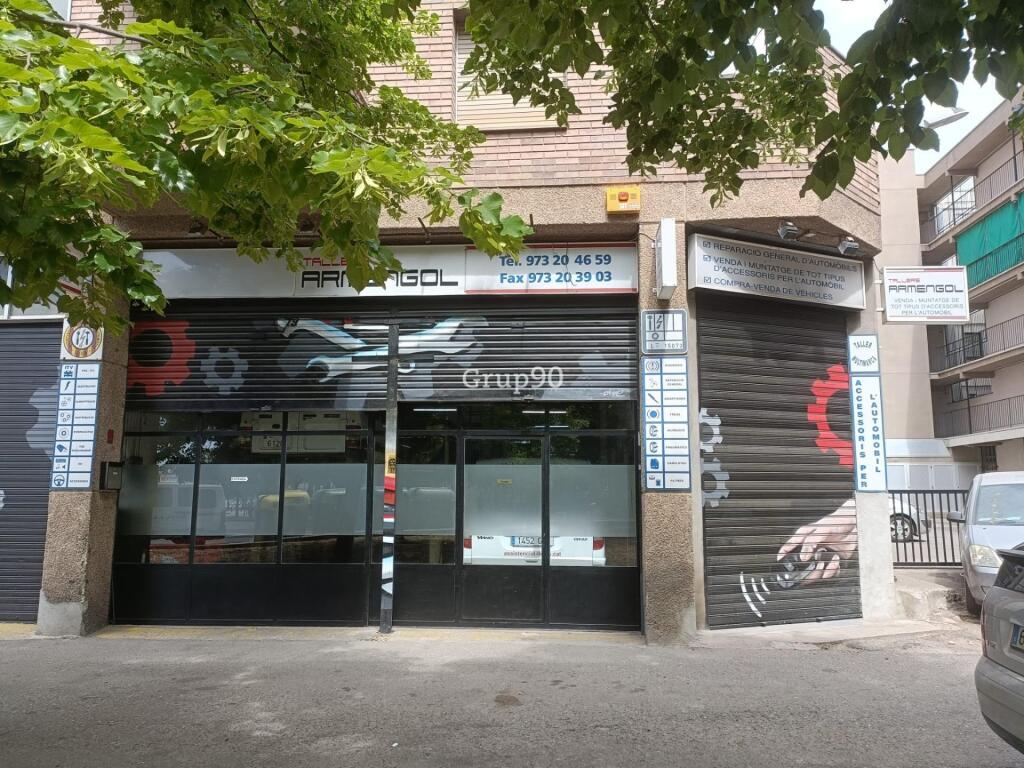 Foto amplio local comercial a pie de calle en dra castells
