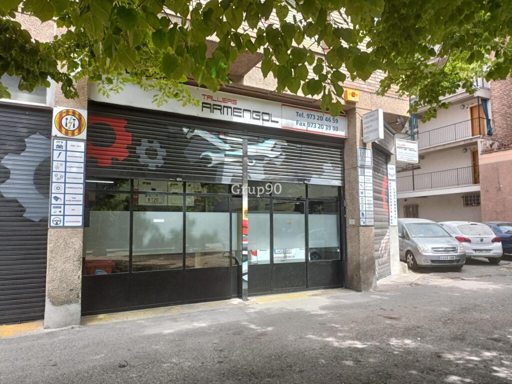 amplio local comercial a pie de calle en dra castells foto grande (2)