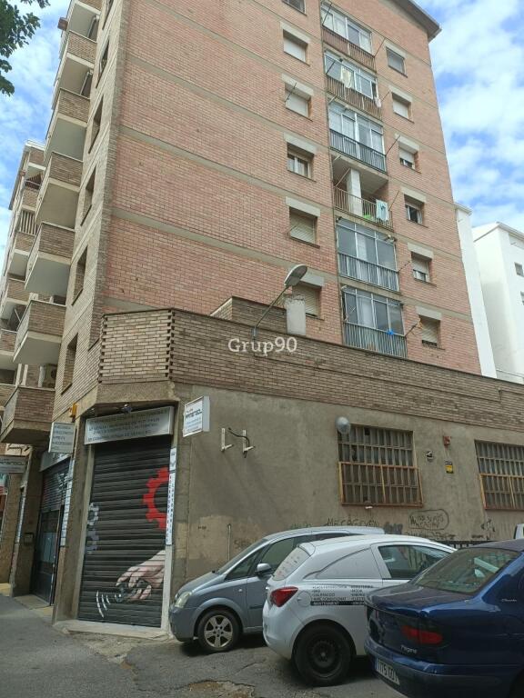 amplio local comercial a pie de calle en dra castells foto grande (3)