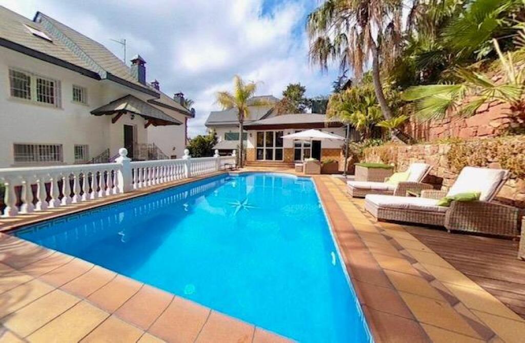 exclusiva villa de lujo a 17 km de barcelona foto grande (3)