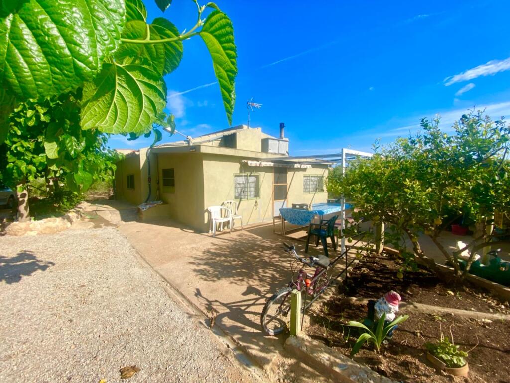 Foto encantadora casa de campo completamente reformada