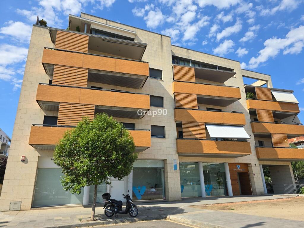 ¡se alquila local en la zona alta de lleida! foto grande (2)