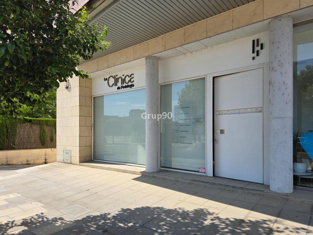 ¡se alquila local en la zona alta de lleida! foto grande (3)