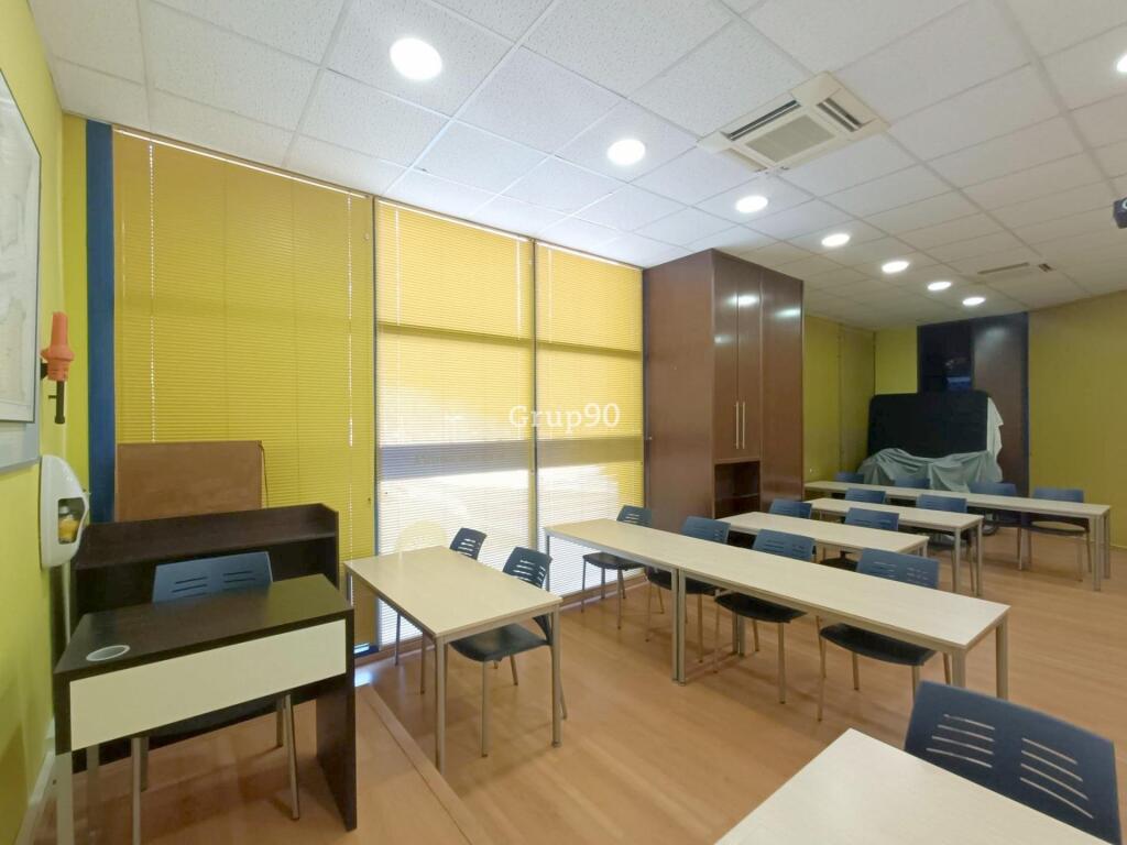 ¡oportunidad única! local comercial esquinero en pardinyes foto grande (2)