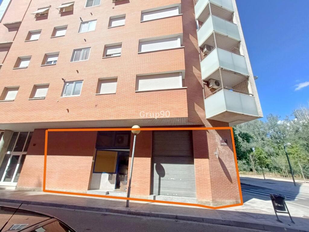 ¡oportunidad única! local comercial esquinero en pardinyes foto grande (3)