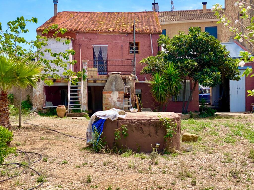 Foto casa de pueblo con gran terreno