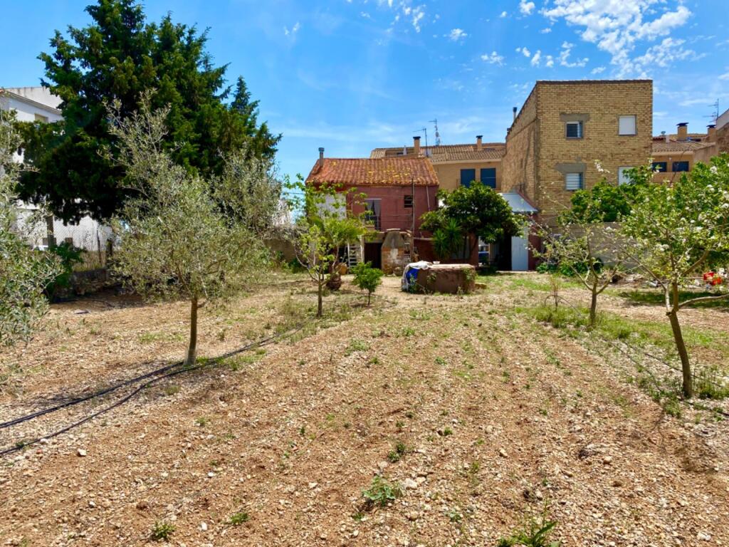 casa de pueblo con gran terreno foto grande (2)