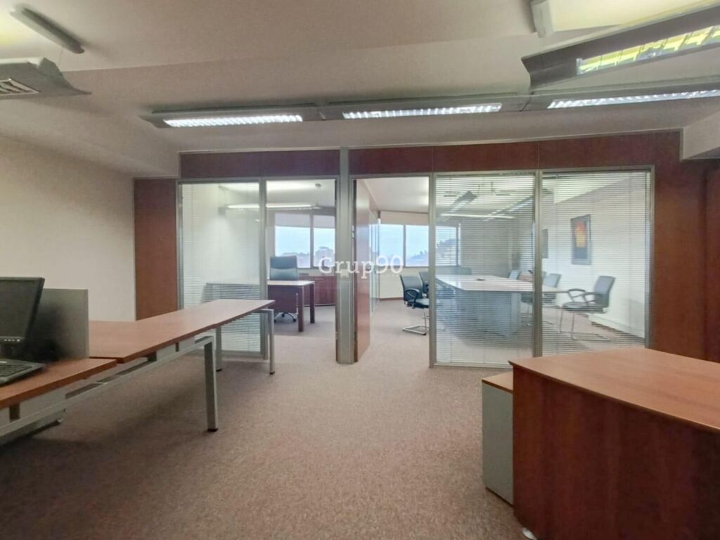 ¡oportunidad única de adquirir oficina en el prestigioso edificio euroforum de lleida! foto grande (2)