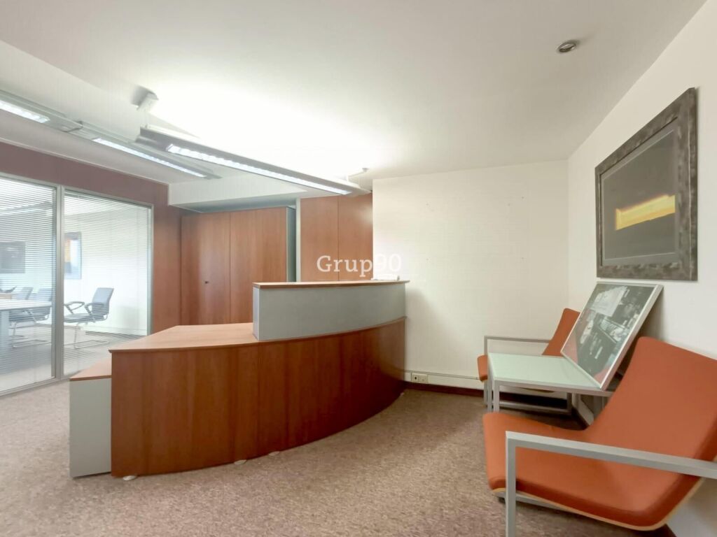 ¡oportunidad única de adquirir oficina en el prestigioso edificio euroforum de lleida! foto grande (3)