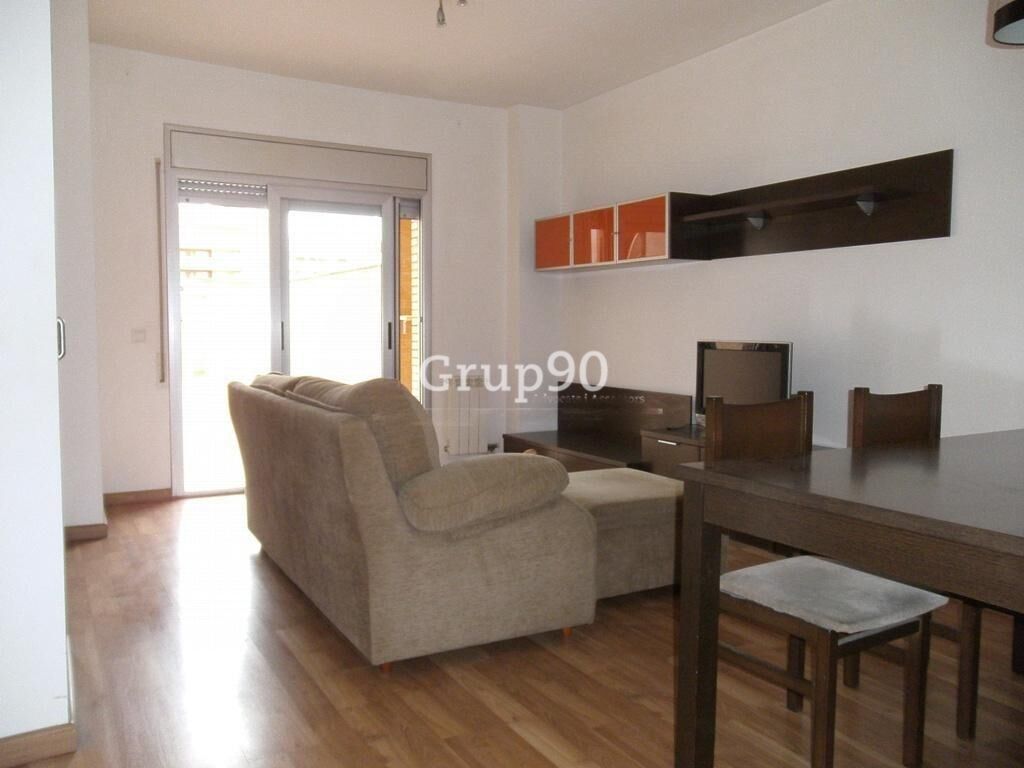 mollerussa. apartamento de 2 habitaciones con gran terraza de 95 m2 foto grande (2)