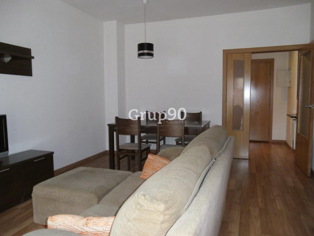 mollerussa. apartamento de 2 habitaciones con gran terraza de 95 m2 foto grande (3)