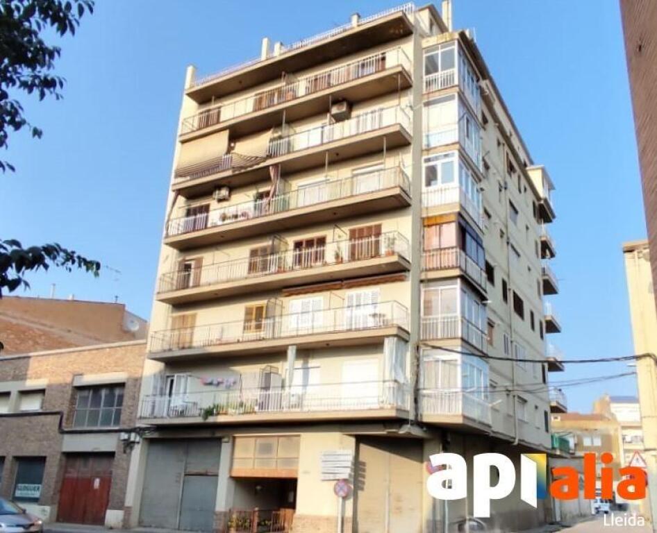 Foto ¡oportunidad en mollerussa! piso céntrico de 4 habitaciones.