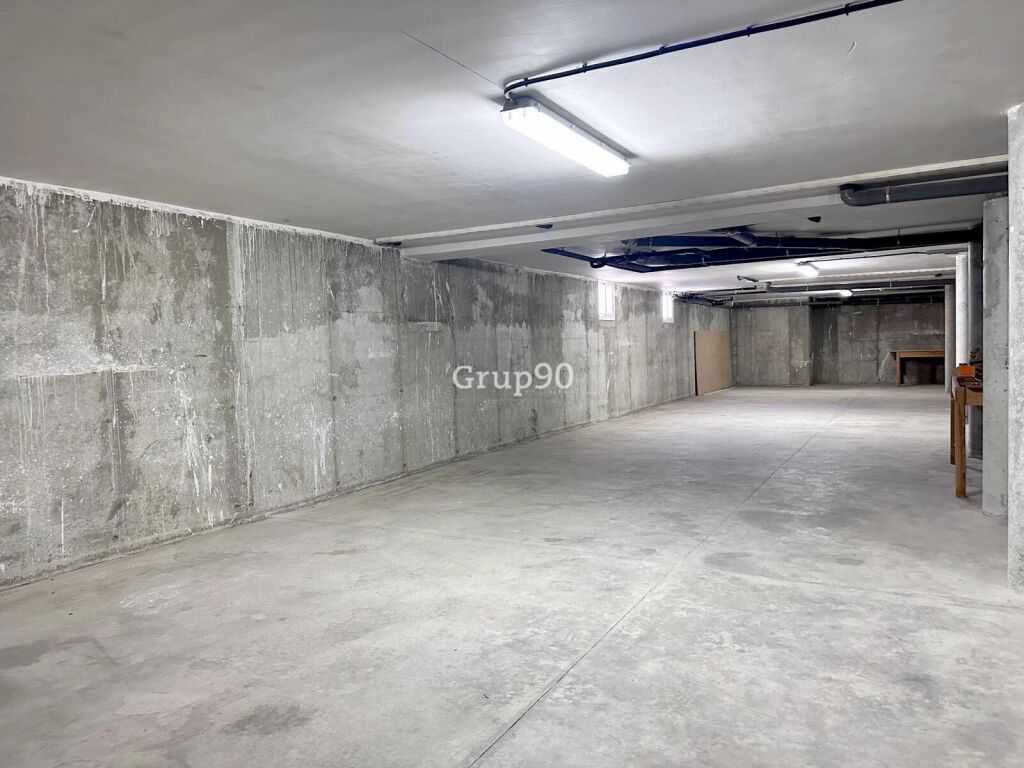 Foto ¿buscas un amplio almacén de 200 m² para guardar materiales o furgonetas? ¡esta es tu oportunidad!
