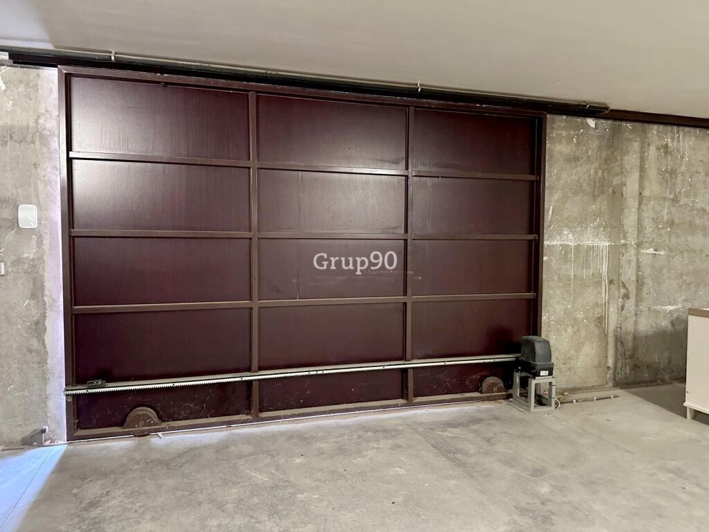 ¿buscas un amplio almacén de 200 m² para guardar materiales o furgonetas? ¡esta es tu oportunidad! foto grande (2)