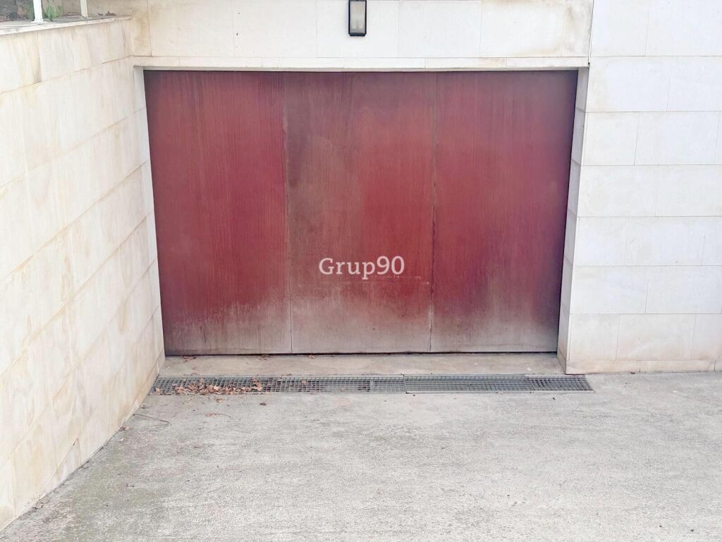 ¿buscas un amplio almacén de 200 m² para guardar materiales o furgonetas? ¡esta es tu oportunidad! foto grande (3)