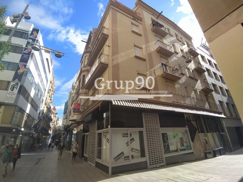 Foto atención inversores!! edificio en el  eix comercial