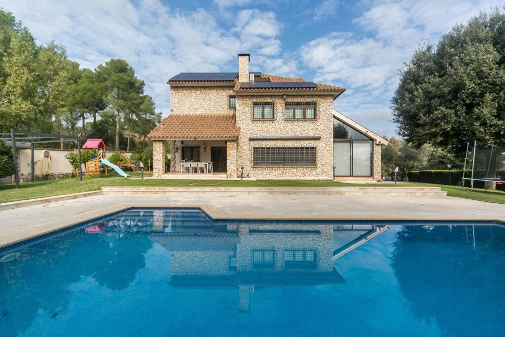 impresionante casa en dos parcelas en fontpineda foto grande (2)