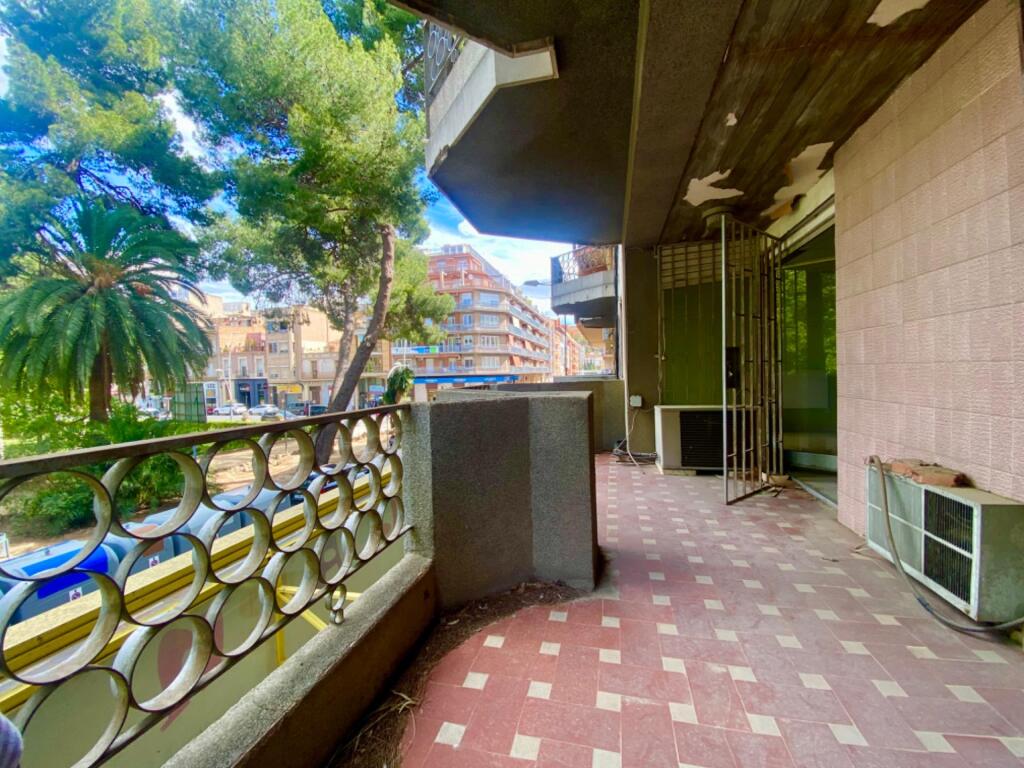 Foto amplio piso en el centro de tortosa a reformar