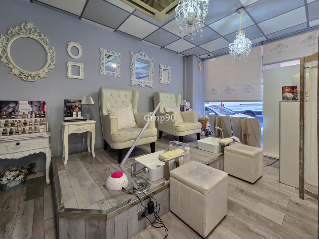 ¡oportunidad de traspaso de centro de estética en lleida! foto grande (2)