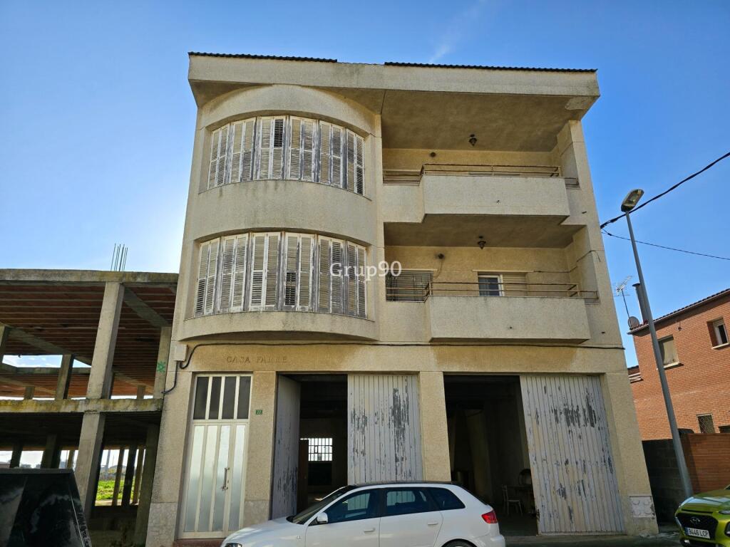 Espectacular piso primera planta  de segunda mano - Oportunidad: Casa de 2 pisos con almacén y terreno en Alguaire
