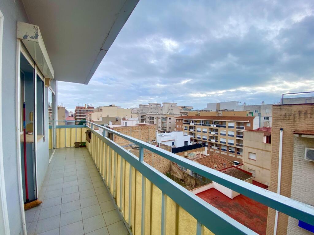 piso alto de gran tamaño en el centro de la rápita foto grande (2)