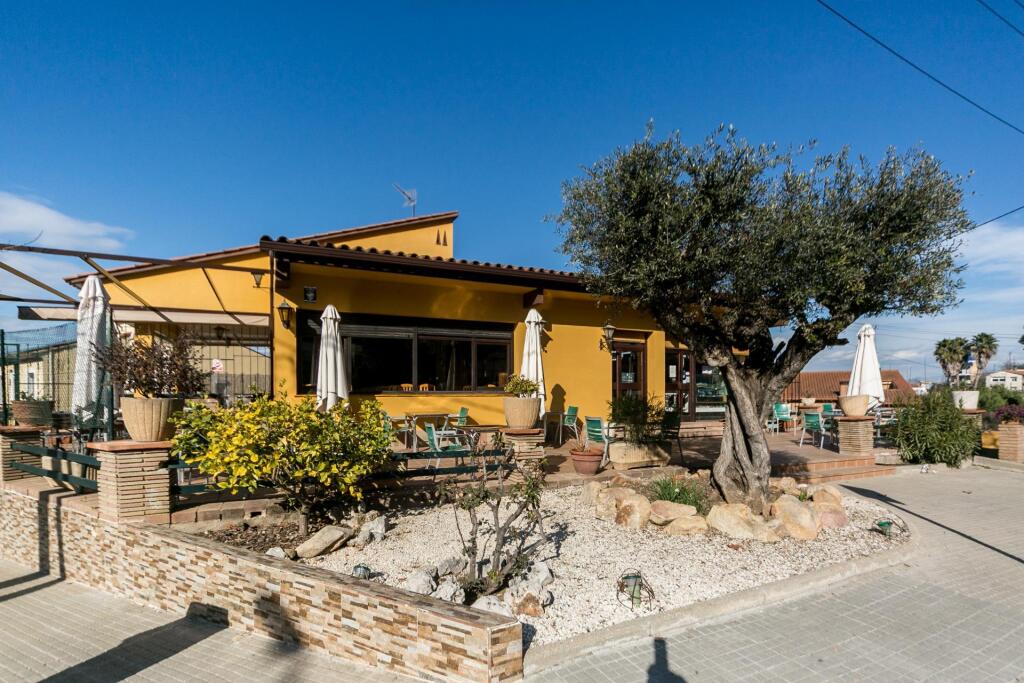 Foto restaurante con casa en preciosa ubicación de cerdanyola