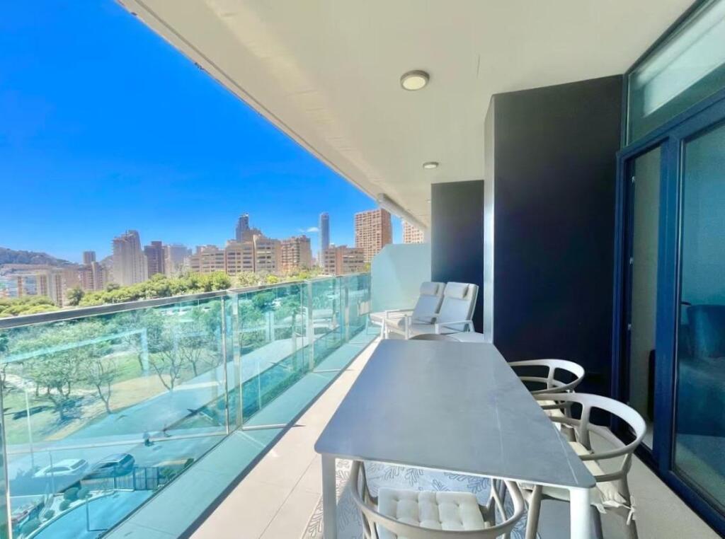 espectacular apartamento en el sunset drive foto grande (3)
