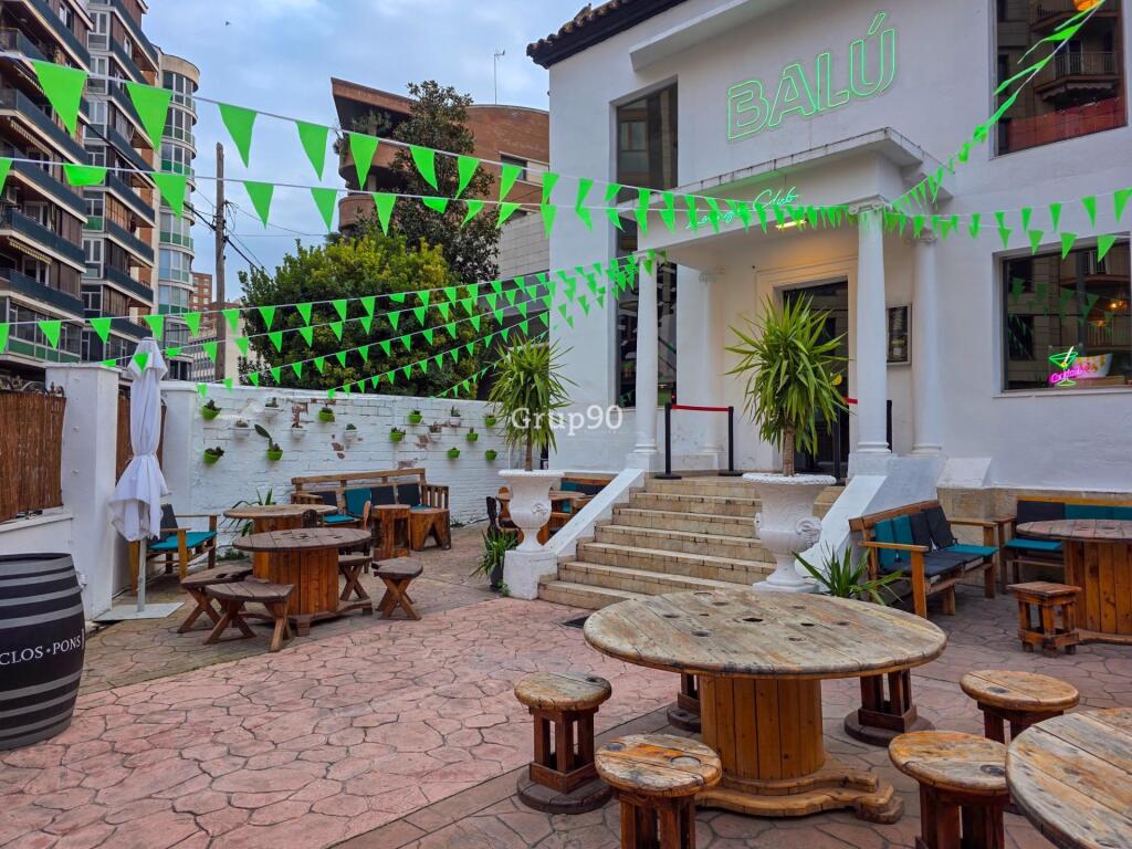 Anuncios de Inmobiliaria.  Anuncios Clasificados Inmobiliaria - ¡GRAN OPORTUNIDAD! TRASPASO DE PUB EN LLEIDA