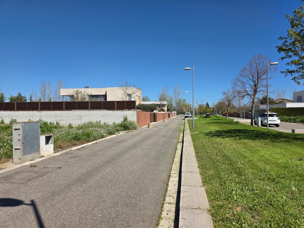 parcela en ciutat jardí, lleida – 800 m² en una zona exclusiva foto grande (3)