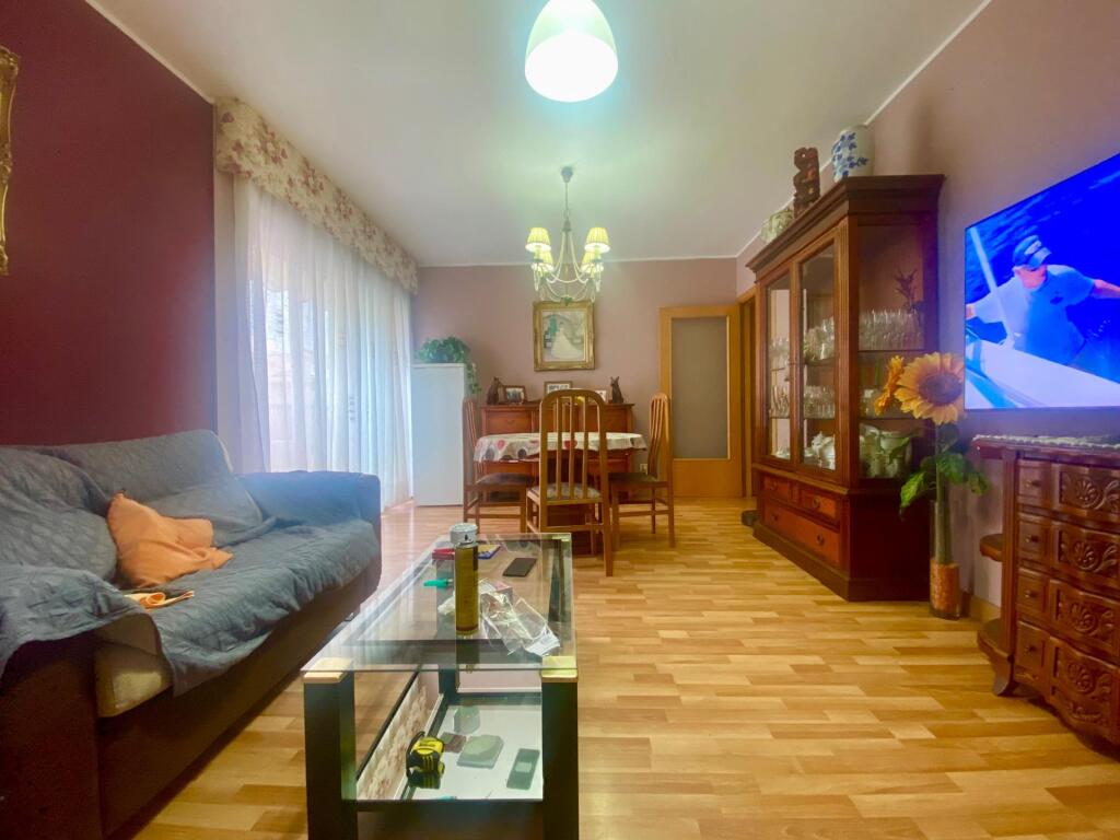 Segunda Mano España - Anuncios gratis España - Piso seminuevo con vistas a plaza en Santa Bárbara