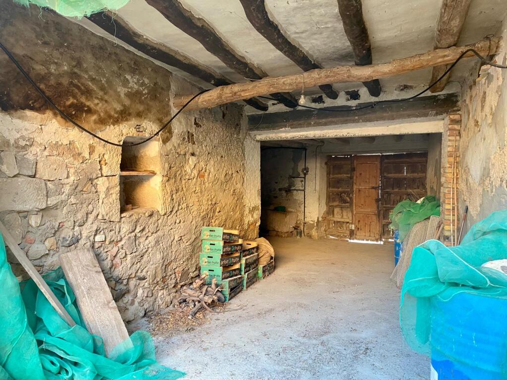 casa con patio, piso y desván en sarroca de lleida foto grande (3)