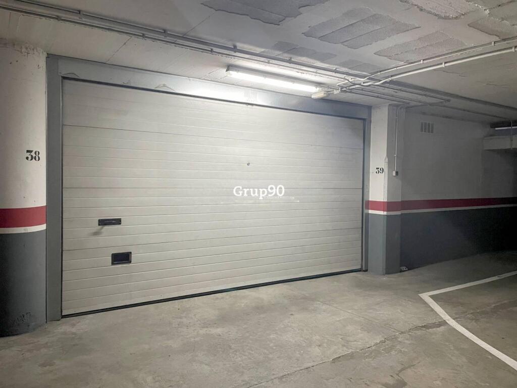 Segunda Mano España - Anuncios gratis España - Garaje tipo box en venta en Cappont – ¡Espacio, comodidad y seguridad!