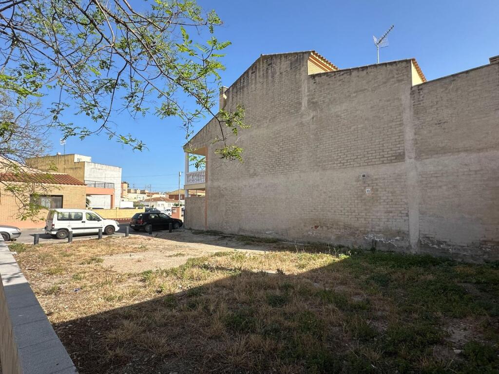 Anuncios de Inmobiliaria.  Anuncios Clasificados Inmobiliaria - Parcela céntrica en la Cava para construcción de casa