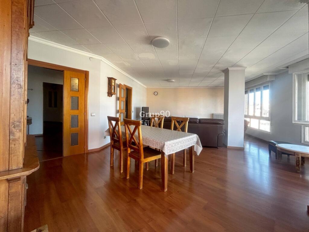 ¡gran oportunidad en la zona instituts – lleida! piso amplio ideal para familias o inversores foto grande (2)
