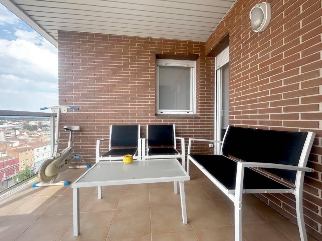 Foto ático con vistas panorámicas abiertas al horizonte, ¡a pocos minutos del eix comercial!